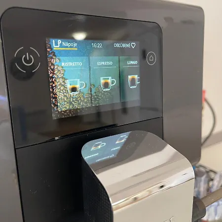 Puma V Centre Piestan * 皮耶什佳尼